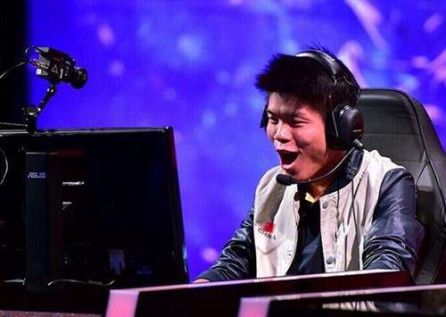 下载官方电竞比赛实时数据应用，畅享精彩赛事