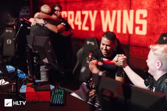 VKG战队荣获电竞世界杯APEX英雄项目冠军